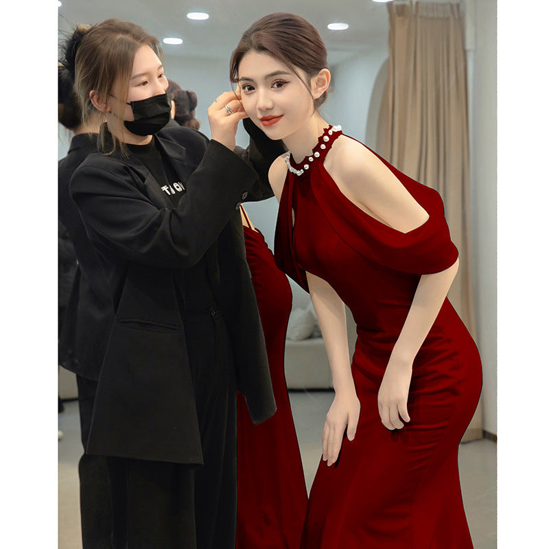 Bride Wine Red Luxury Neck Hanging Wedding Dress – Elegance Redefined