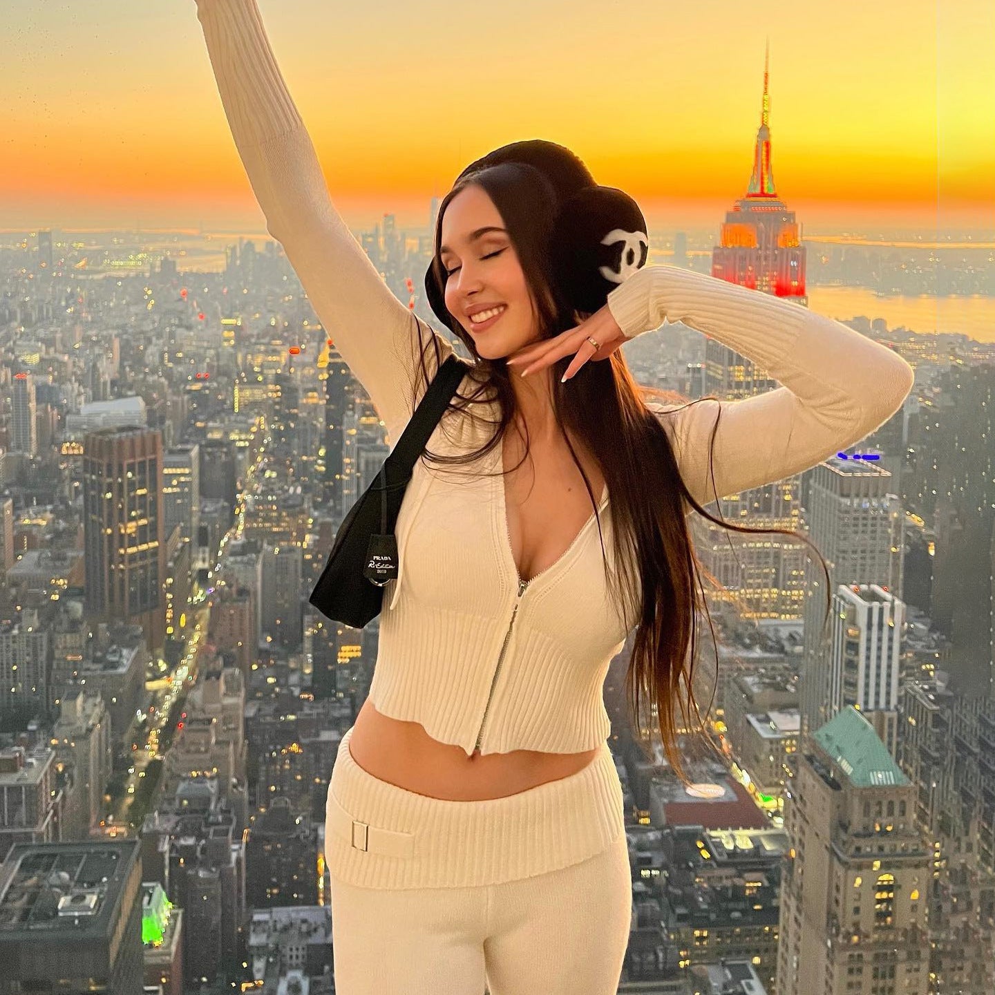 Knitted Hooded Suit β Womenβs Two-Piece Lounge Set
Cozy, Chic & Effortlessly Stylish