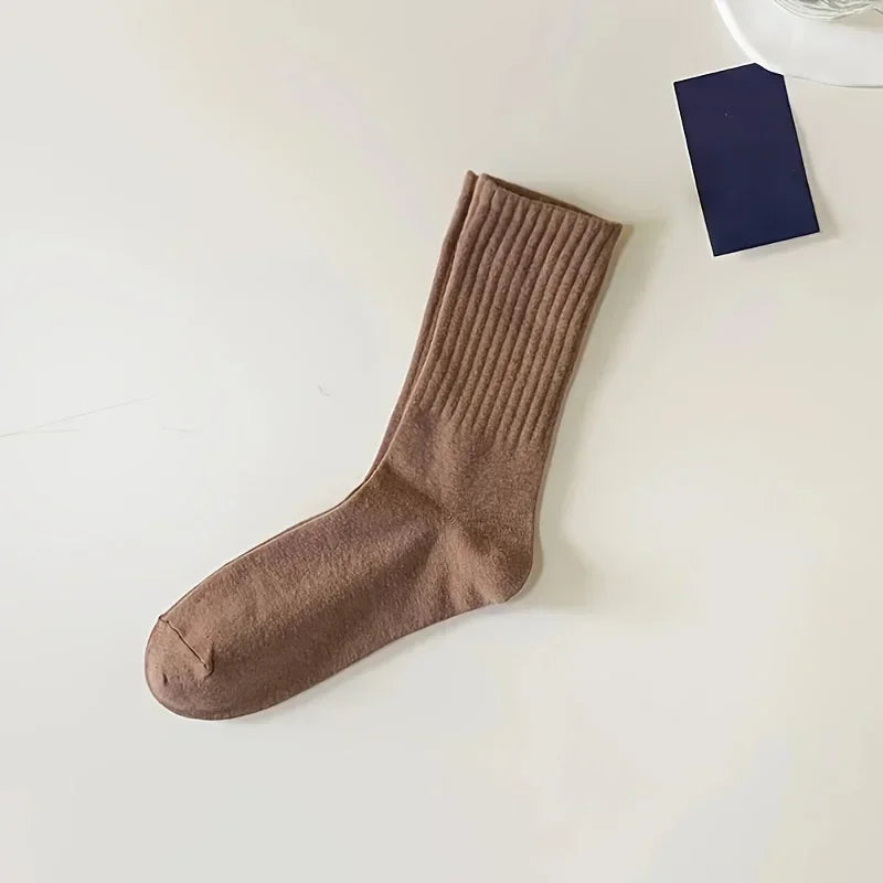 🧦 5–6 Pairs Unisex Casual Plain Color Socks