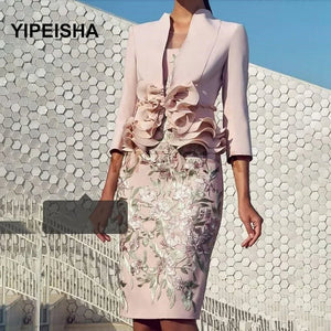 Customized Pale Pink Mother of the Bride Dress – Knee-Length with 3/4 Sleeve Lace Ruffles