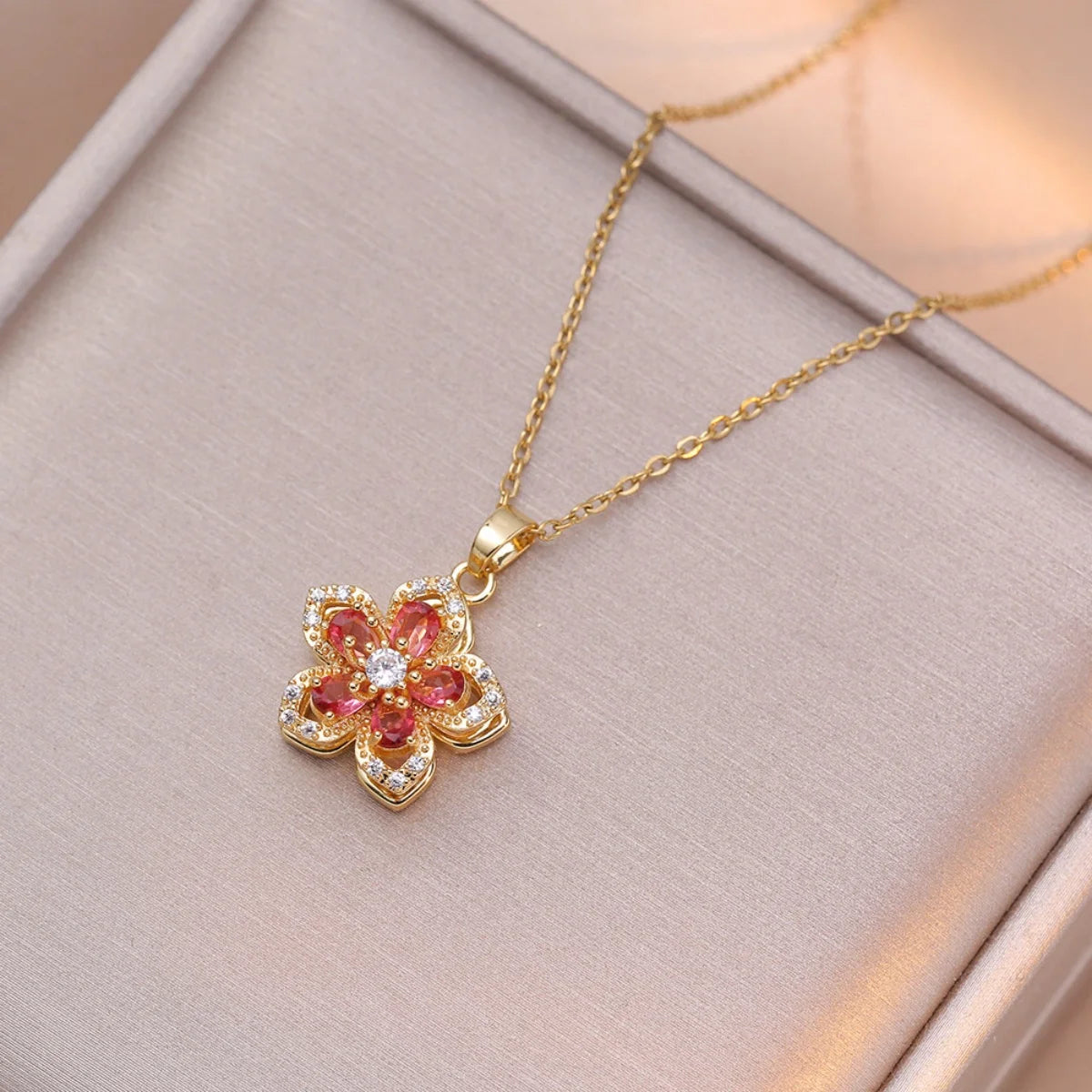 πΈ Light Luxury Zircon Rotatable Flower Pendant Necklace