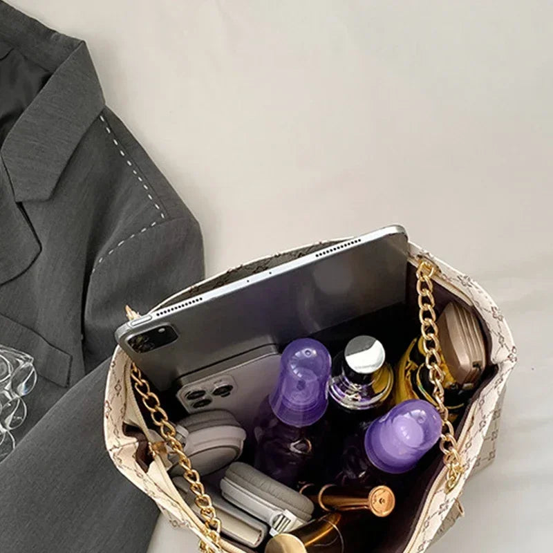 βοΈ Summer Essential: Your Go-To Retro Tote