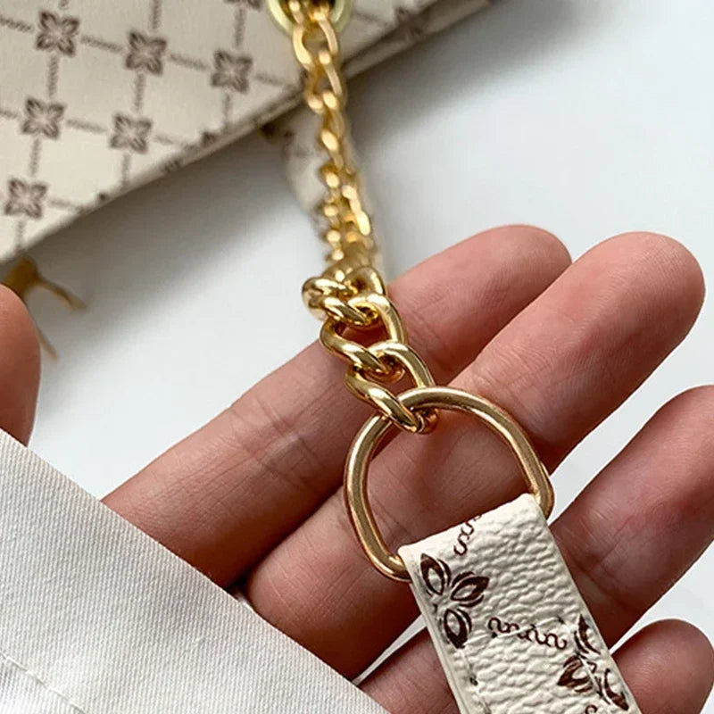 βοΈ Summer Essential: Your Go-To Retro Tote