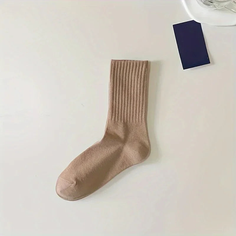 🧦 5–6 Pairs Unisex Casual Plain Color Socks