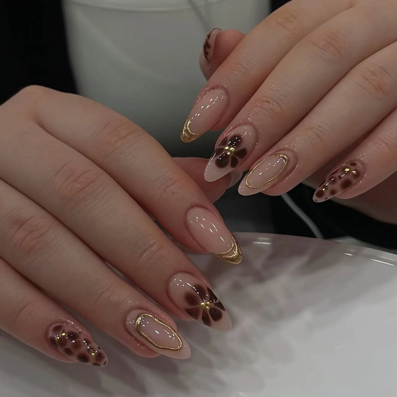 ๐ผ 24pcs White Flower Press-On Nails โ INS Yellow & Pink Blush Tones