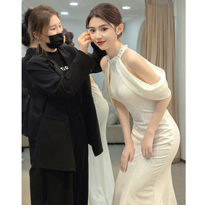 Bride Wine Red Luxury Neck Hanging Wedding Dress – Elegance Redefined