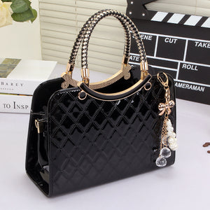 Elegant Designer Shoulder Bag – The Perfect Blend of Style & Function