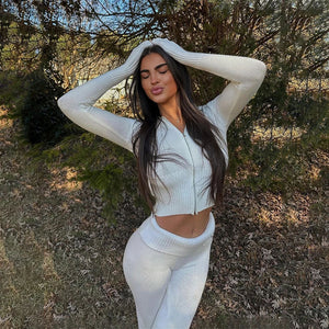 Knitted Hooded Suit – Women’s Two-Piece Lounge Set
Cozy, Chic & Effortlessly Stylish