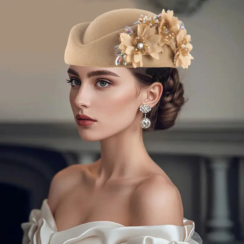 🌸 Elegant Charm Meets Timeless Style
Vintage Felt Turban Hat with Flower – Soft Beret Style for Women