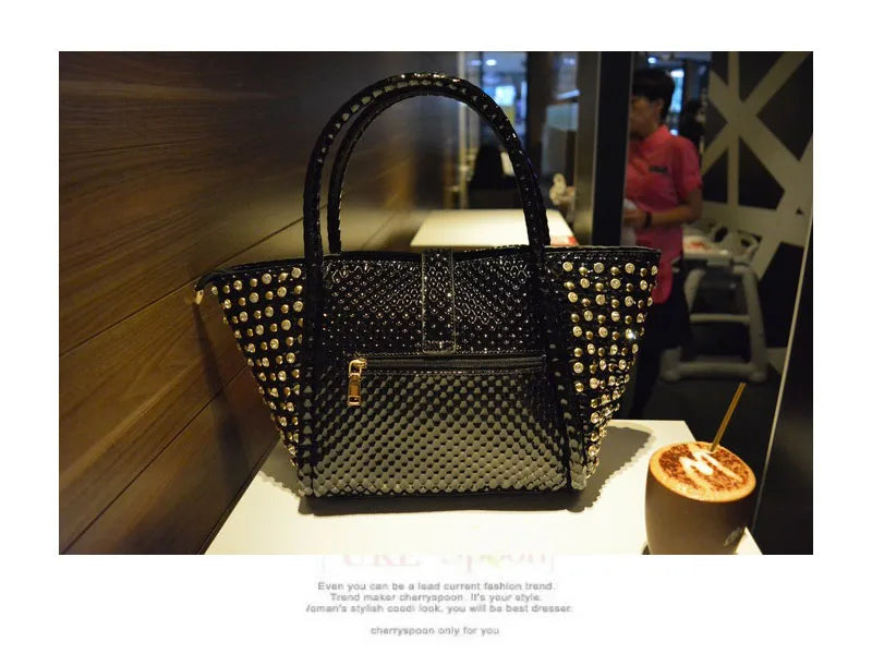 Luxury Diamond-Embellished Leather Handbag ✨💎