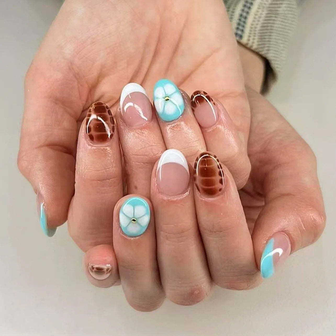🌼 24pcs White Flower Press-On Nails – INS Yellow & Pink Blush Tones