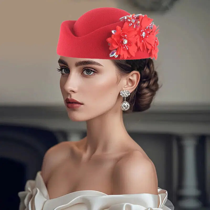 🌸 Elegant Charm Meets Timeless Style
Vintage Felt Turban Hat with Flower – Soft Beret Style for Women