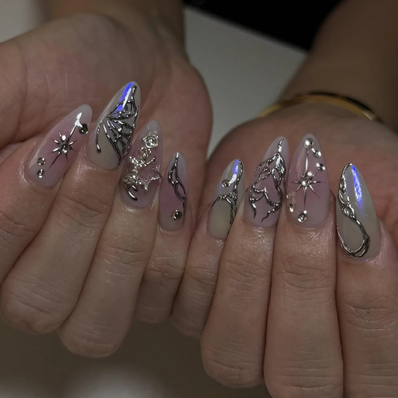 ⭐ 24pcs Simple French Almond Press-On Nails – Chic Stars & Easy Style