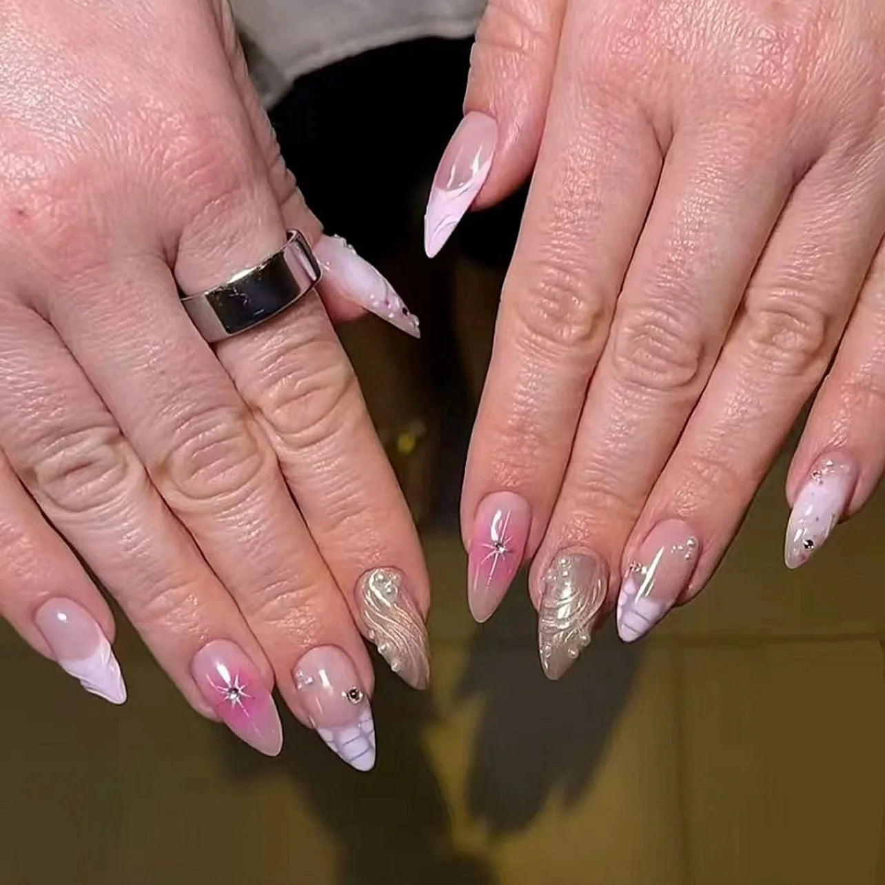 🌼 24pcs White Flower Press-On Nails – INS Yellow & Pink Blush Tones