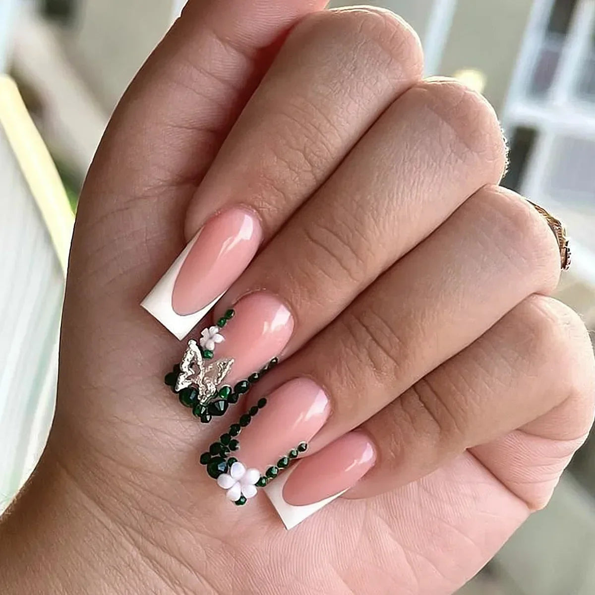 🖤 24pcs Short Almond Press-On Nails – Black Bowknot & White Pearl French Tips