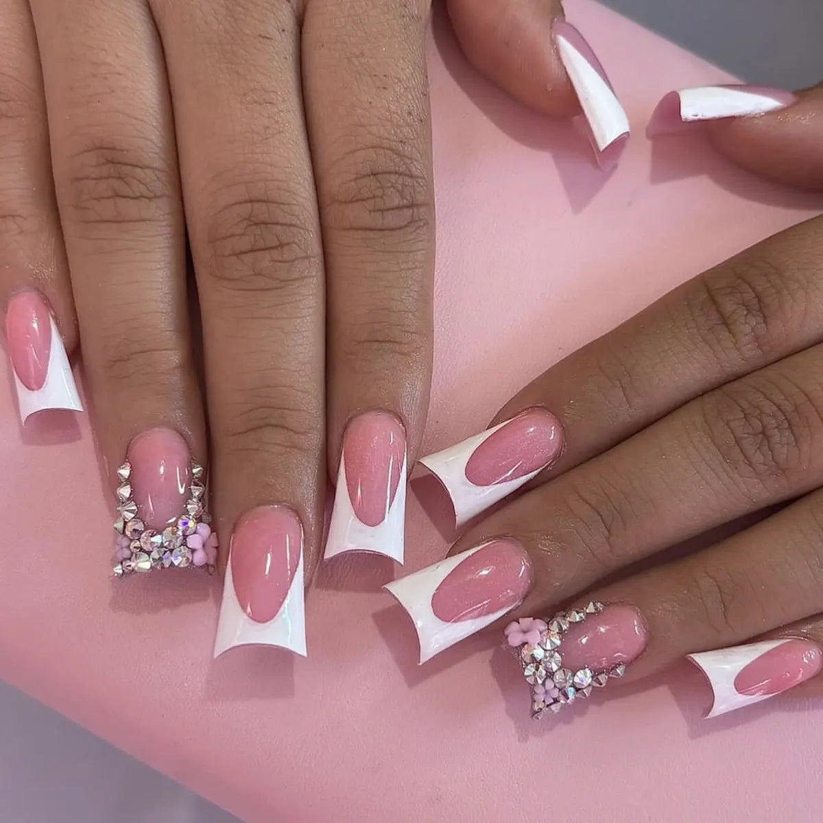 💎 24pcs Duckbill French Press-On Nails – Glitter, Rhinestones & Floral Charm