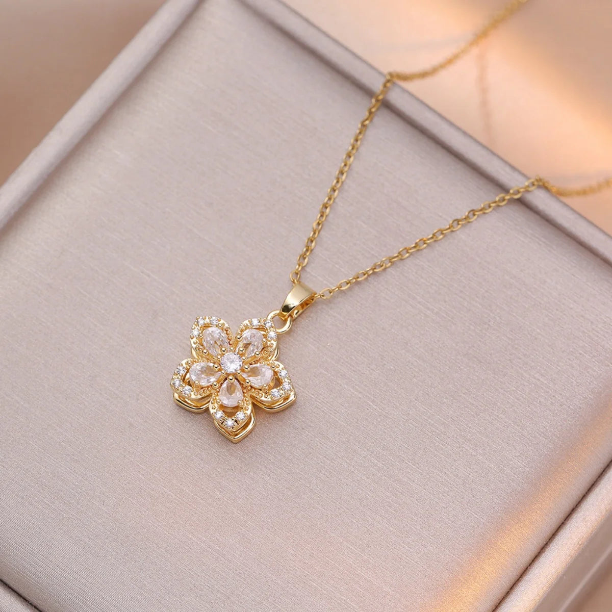 🌸 Light Luxury Zircon Rotatable Flower Pendant Necklace
