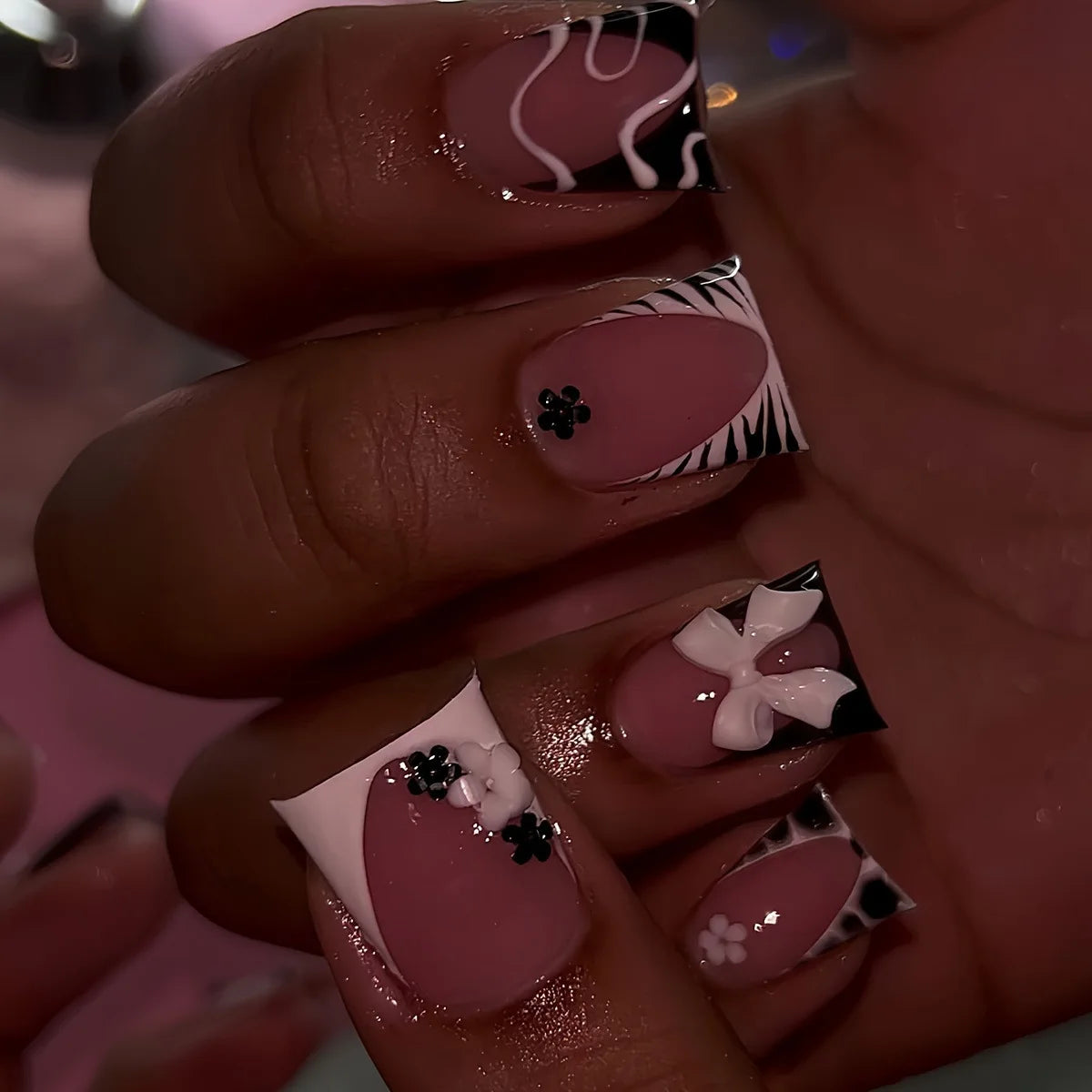 💎 24pcs Duckbill French Press-On Nails – Glitter, Rhinestones & Floral Charm
