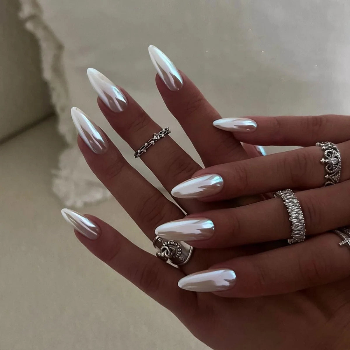 ⭐ 24pcs Simple French Almond Press-On Nails – Chic Stars & Easy Style