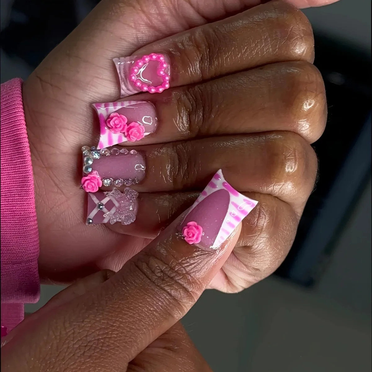 💎 24pcs Duckbill French Press-On Nails – Glitter, Rhinestones & Floral Charm