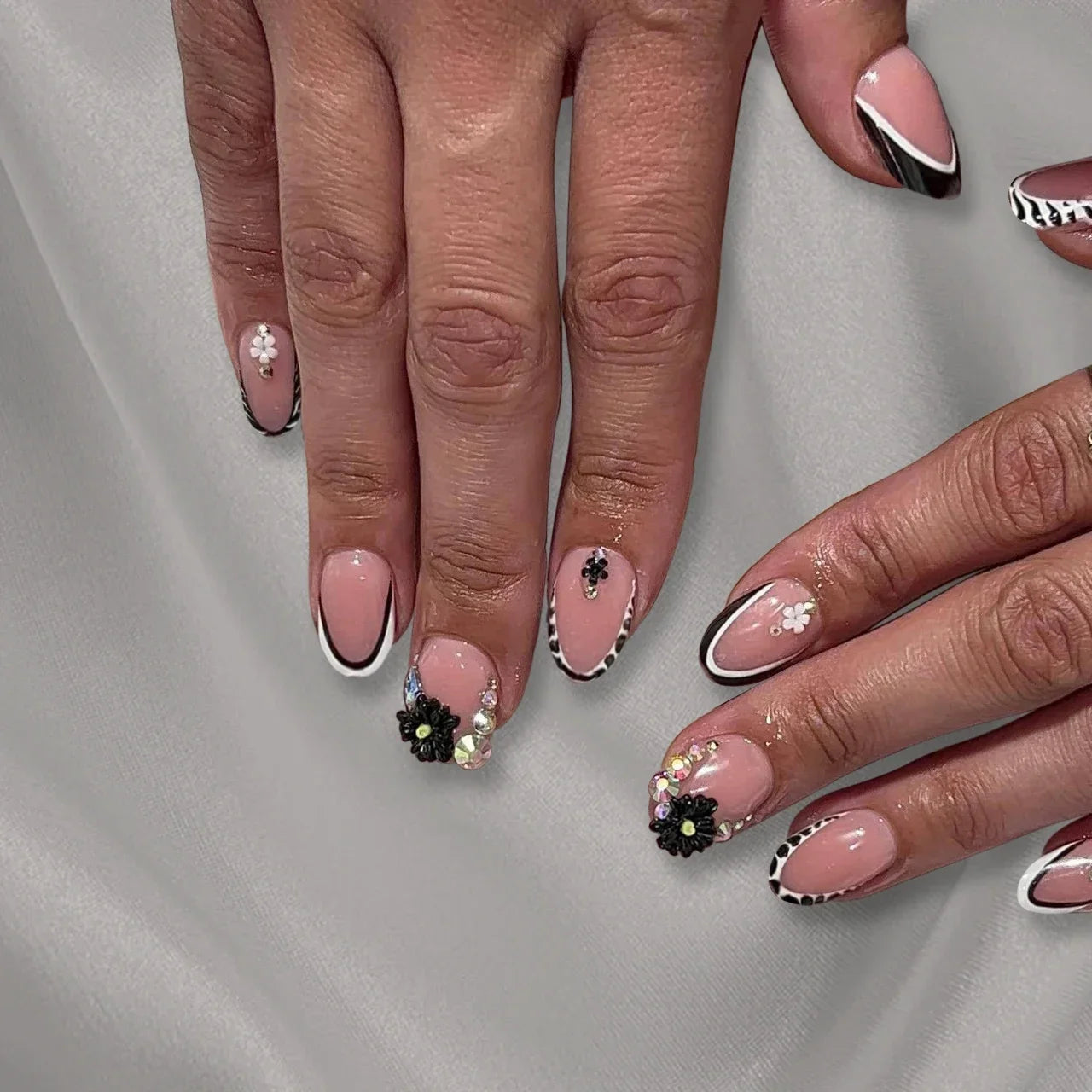 🖤 24pcs Short Almond Press-On Nails – Black Bowknot & White Pearl French Tips