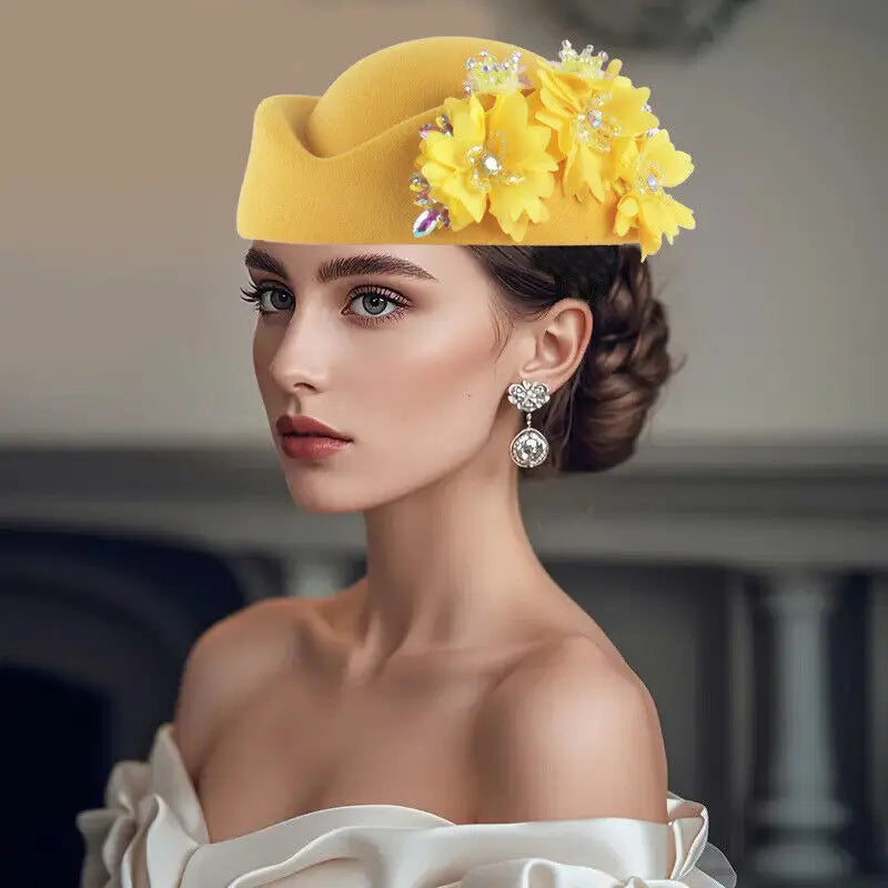 🌸 Elegant Charm Meets Timeless Style
Vintage Felt Turban Hat with Flower – Soft Beret Style for Women
