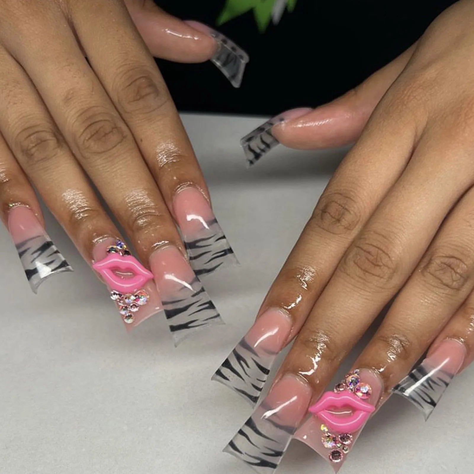 🐆 Duckbill Leopard French Press-On Nails – Y2K Glam with a Punk Edge