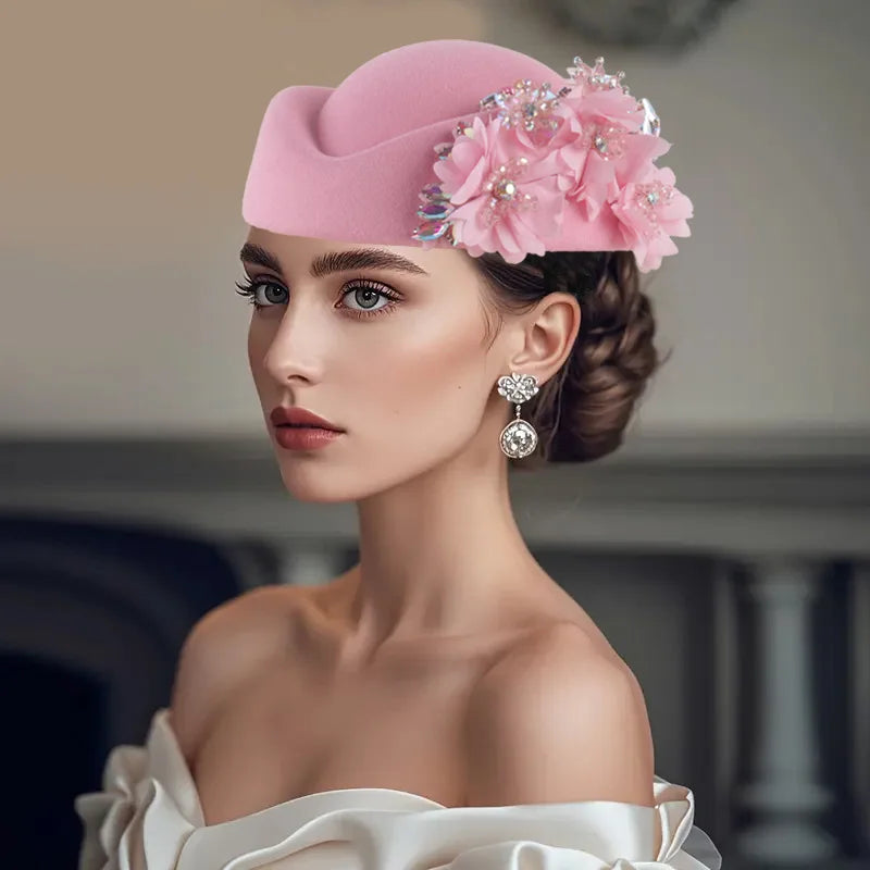 🌸 Elegant Charm Meets Timeless Style
Vintage Felt Turban Hat with Flower – Soft Beret Style for Women