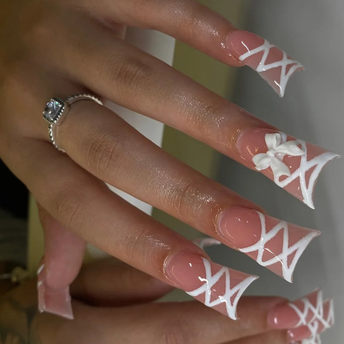 💎 24pcs Duckbill French Press-On Nails – Glitter, Rhinestones & Floral Charm