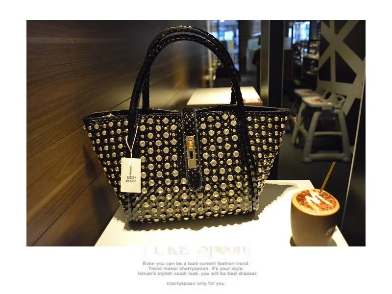 Luxury Diamond-Embellished Leather Handbag ✨💎