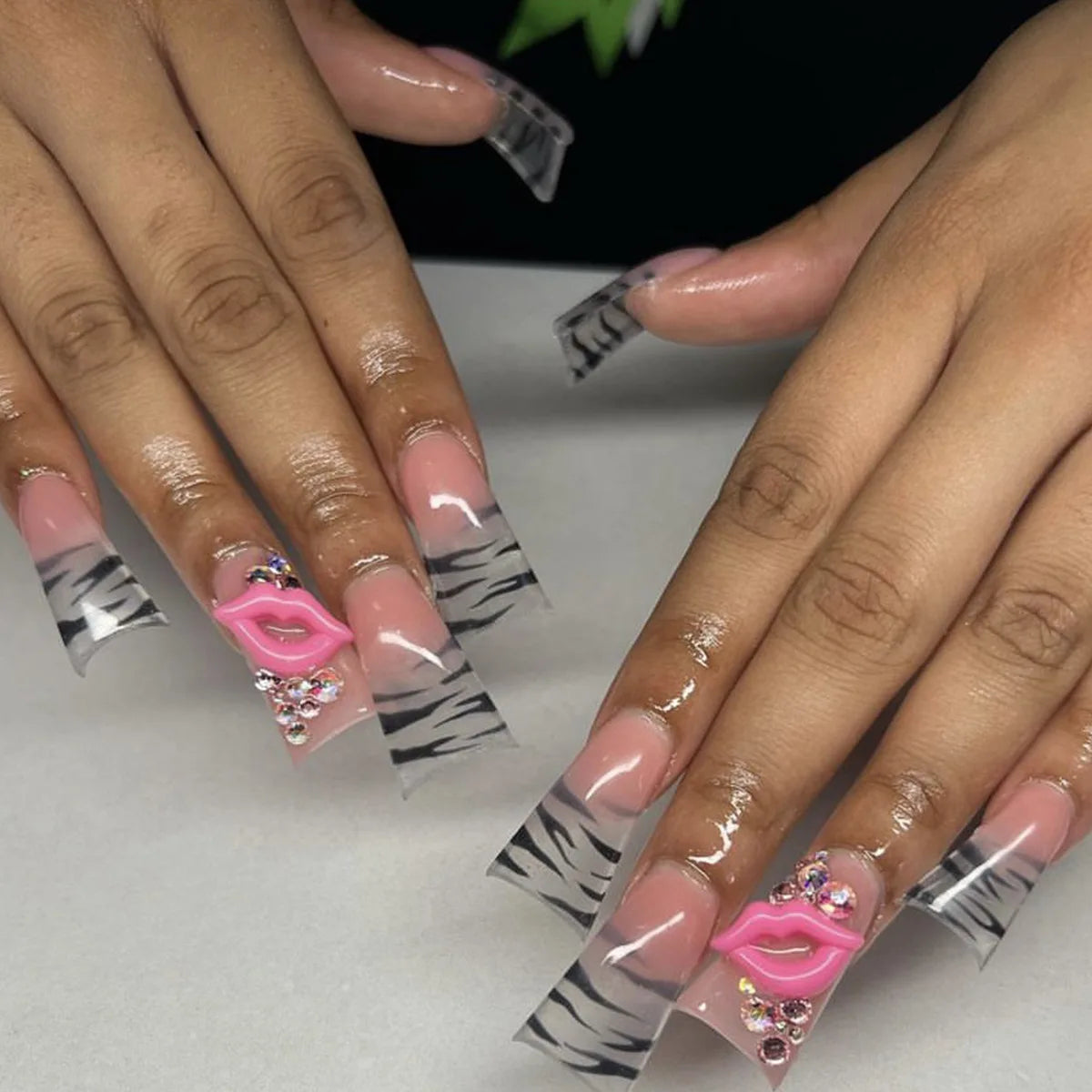 💎 24pcs Duckbill French Press-On Nails – Glitter, Rhinestones & Floral Charm