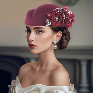 🌸 Elegant Charm Meets Timeless Style
Vintage Felt Turban Hat with Flower – Soft Beret Style for Women