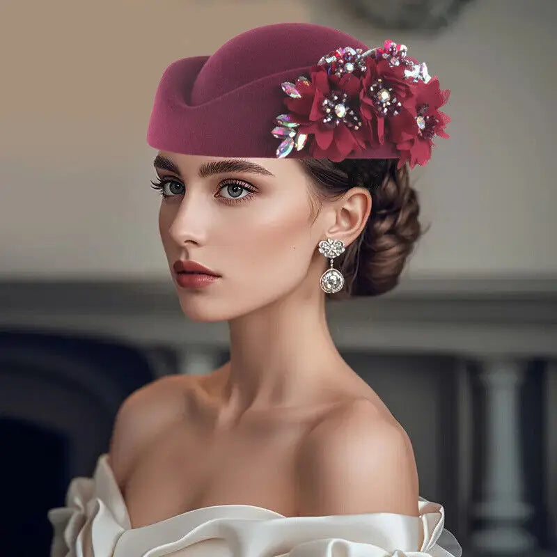 🌸 Elegant Charm Meets Timeless Style
Vintage Felt Turban Hat with Flower – Soft Beret Style for Women