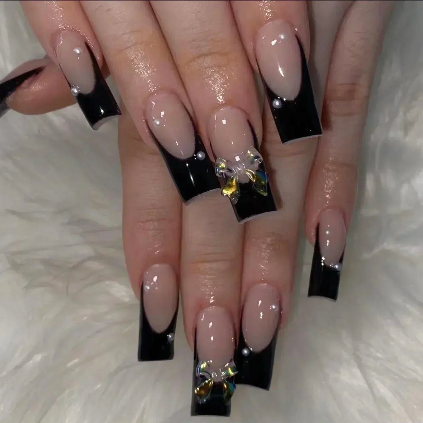 🖤 24pcs Short Almond Press-On Nails – Black Bowknot & White Pearl French Tips