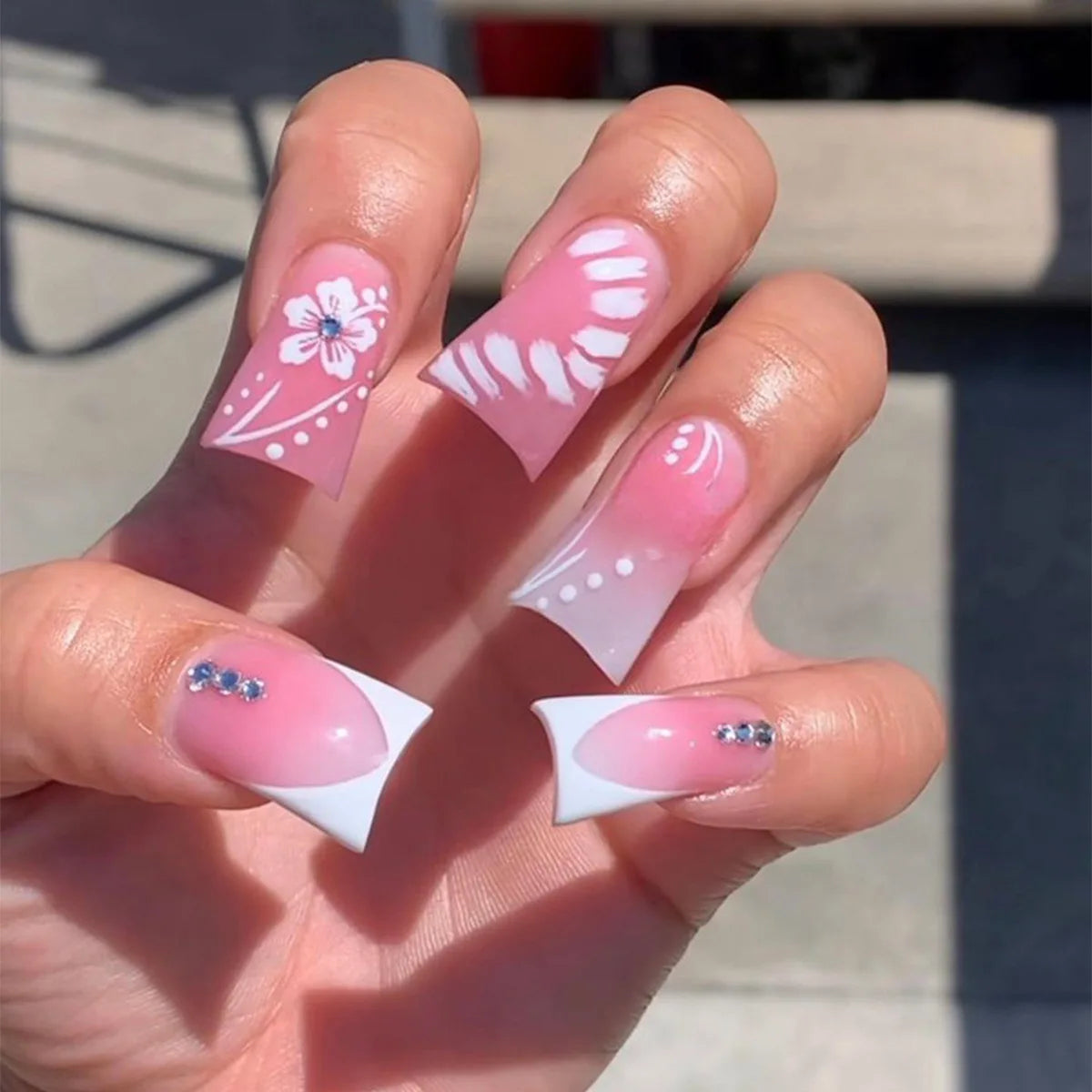 💎 24pcs Duckbill French Press-On Nails – Glitter, Rhinestones & Floral Charm