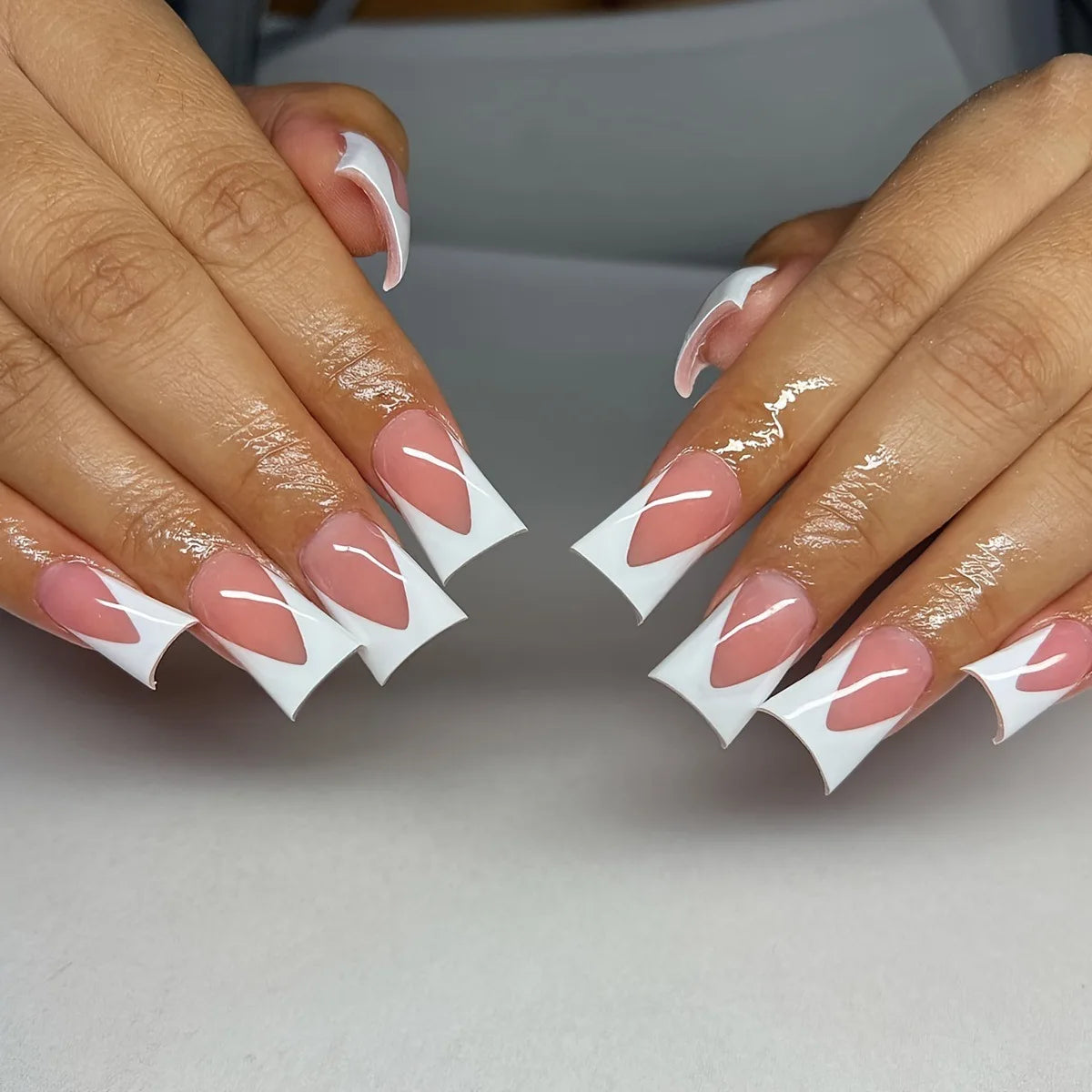 💎 24pcs Duckbill French Press-On Nails – Glitter, Rhinestones & Floral Charm