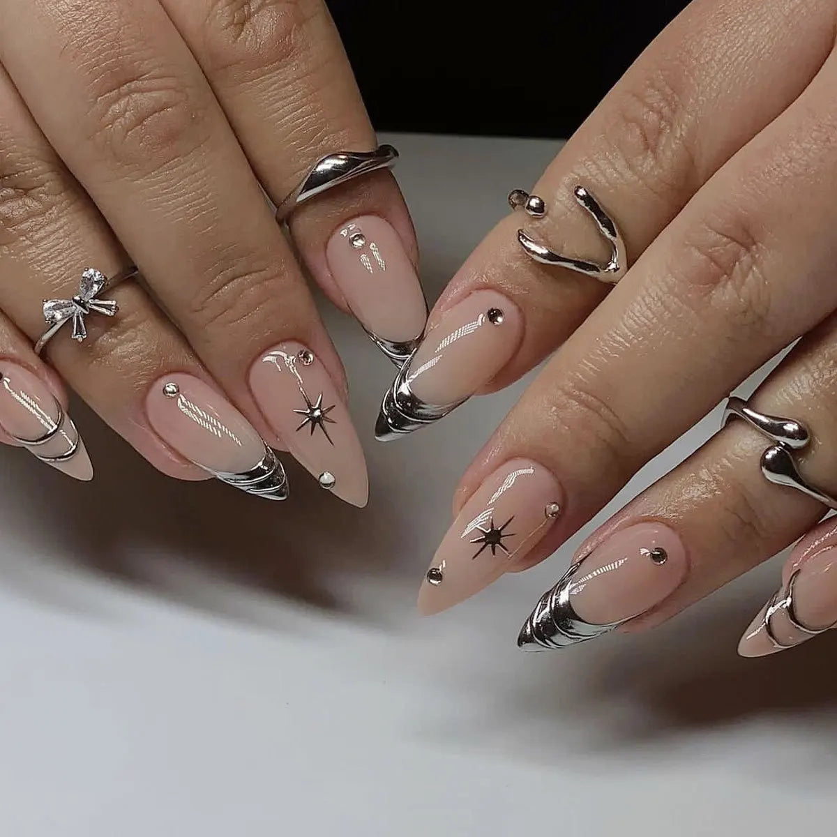 ⭐ 24pcs Simple French Almond Press-On Nails – Chic Stars & Easy Style