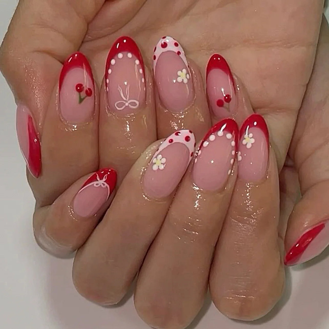 🌼 24pcs White Flower Press-On Nails – INS Yellow & Pink Blush Tones