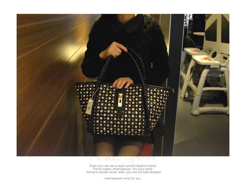 Luxury Diamond-Embellished Leather Handbag ✨💎