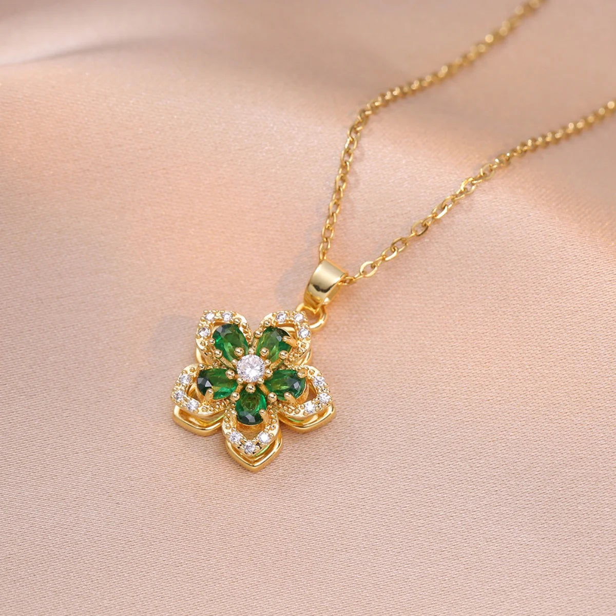 🌸 Light Luxury Zircon Rotatable Flower Pendant Necklace