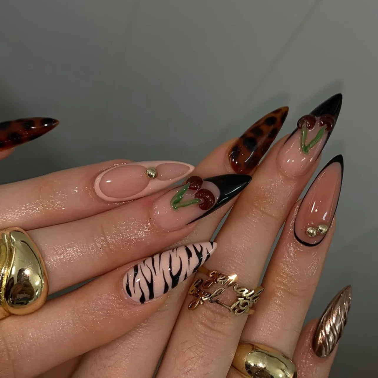 🌼 24pcs White Flower Press-On Nails – INS Yellow & Pink Blush Tones