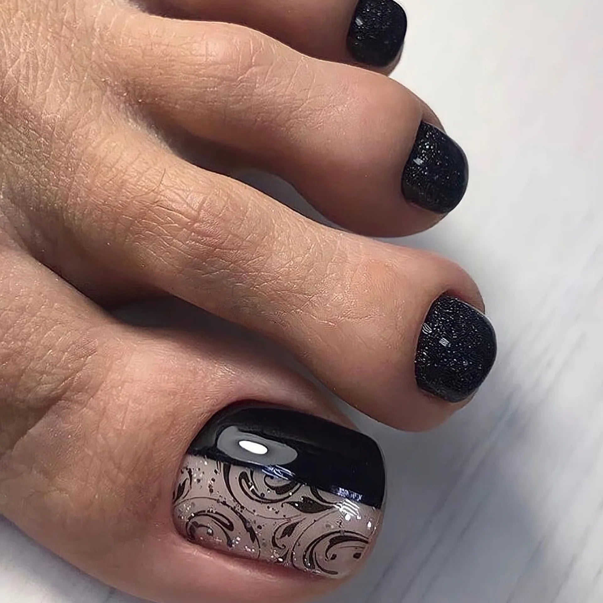 🦋 24pcs Butterfly Design Press-On Toe Nails – Short French Style with Rhinestones
