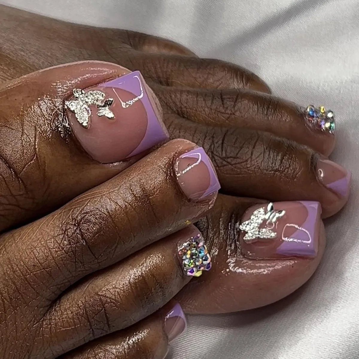 🦋 24pcs Butterfly Design Press-On Toe Nails – Short French Style with Rhinestones
