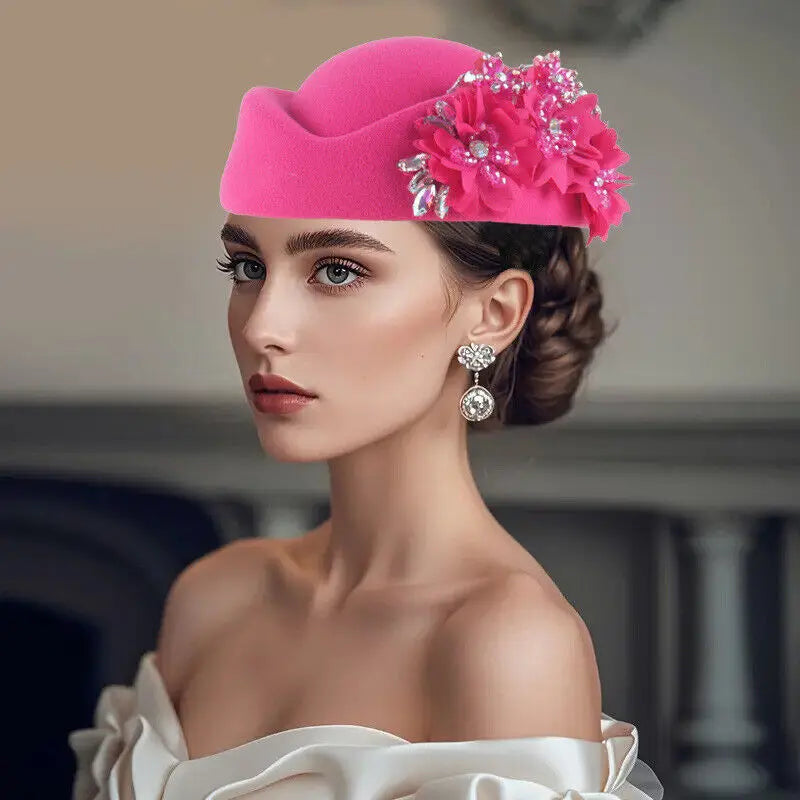 🌸 Elegant Charm Meets Timeless Style
Vintage Felt Turban Hat with Flower – Soft Beret Style for Women