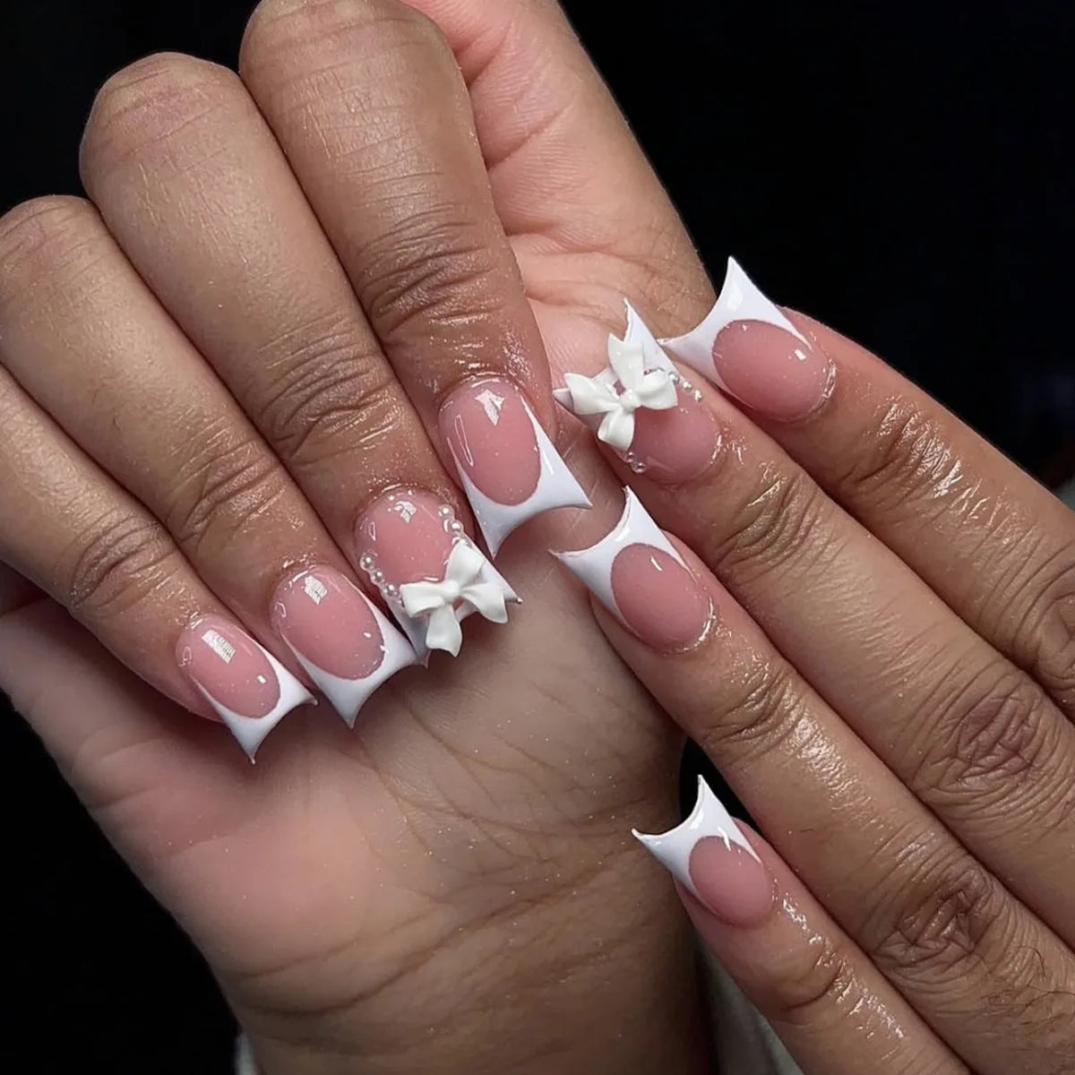 💎 24pcs Duckbill French Press-On Nails – Glitter, Rhinestones & Floral Charm