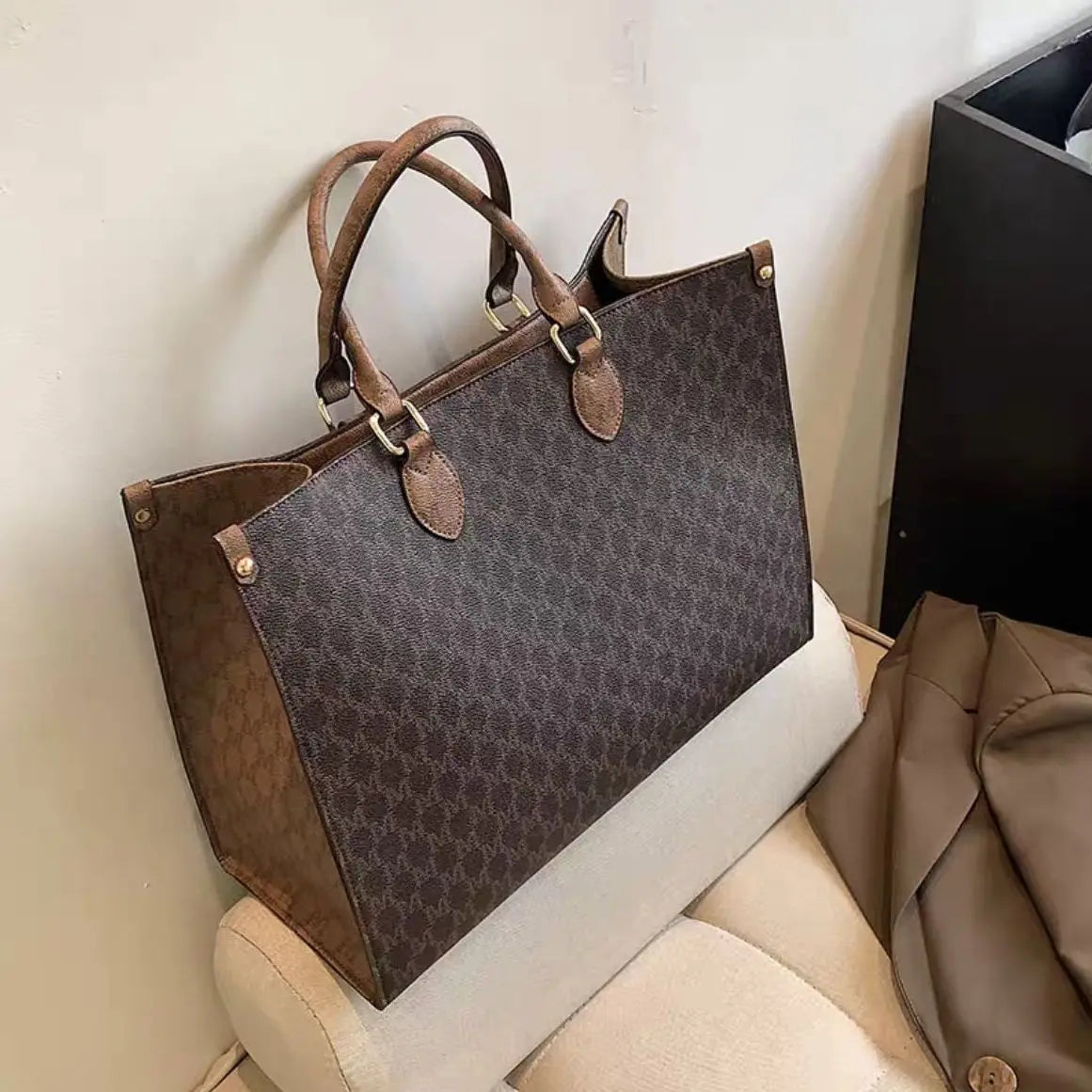 New Fashion Portable Shopping Bag – Large Capacity & Elegance Combined!