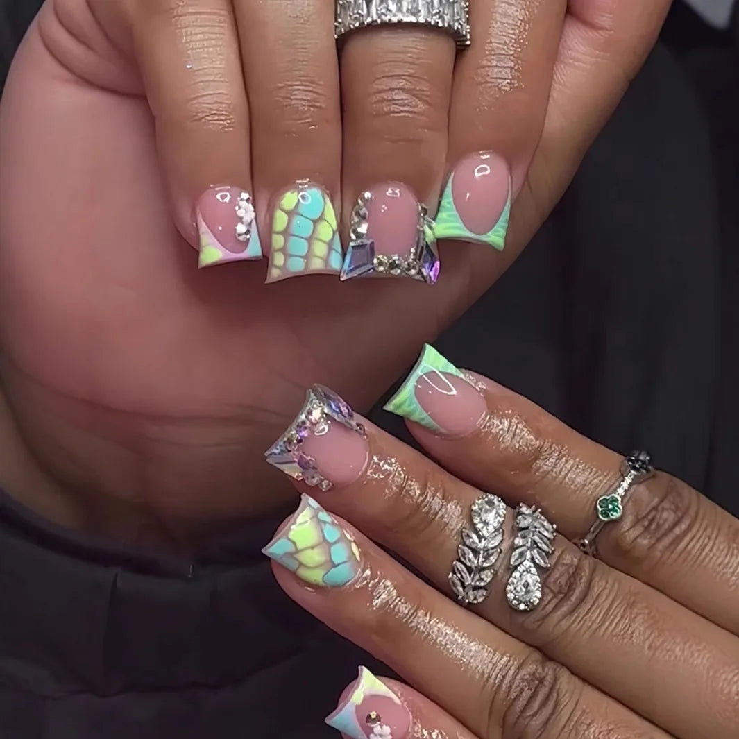💎 24pcs Duckbill French Press-On Nails – Glitter, Rhinestones & Floral Charm