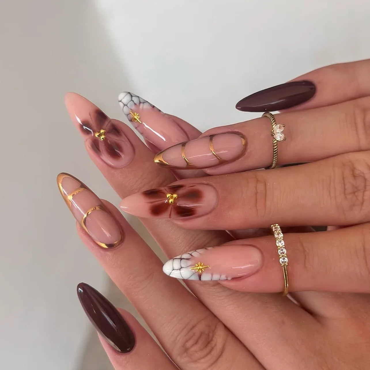 🌼 24pcs White Flower Press-On Nails – INS Yellow & Pink Blush Tones