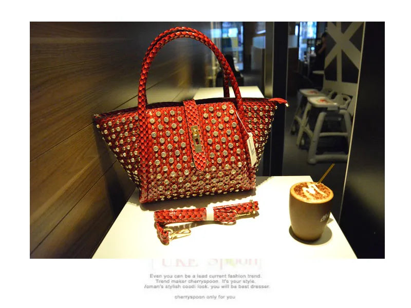 Luxury Diamond-Embellished Leather Handbag ✨💎