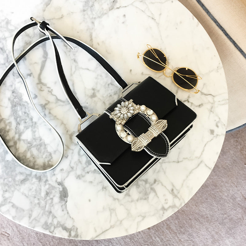 Luxury Diamond Lock Handbag – Elegance in Every Detail